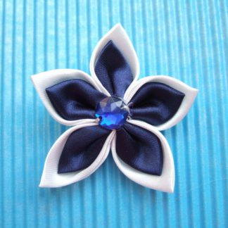 Grote satijnen bloemen