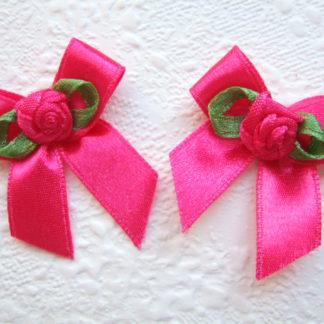 Strikjes satijn roosje