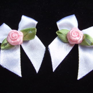 Strikjes satijn roosje