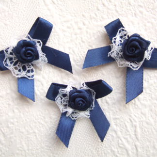 Strikjes roosje kant