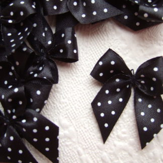 Strikjes satijn stippen