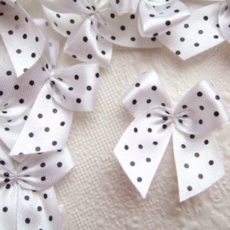 Strikjes satijn stippen