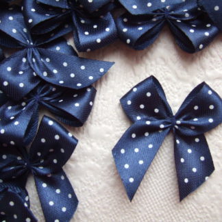 Strikjes satijn stippen