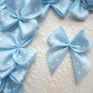 Strikjes satijn stippen