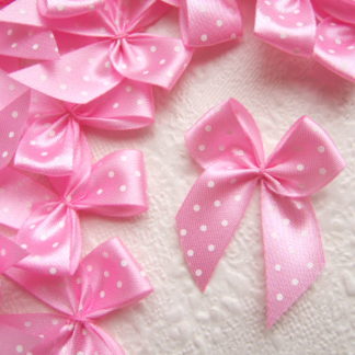 Strikjes satijn stippen