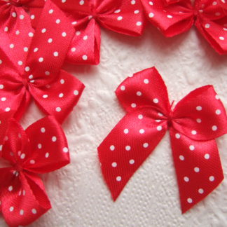 Strikjes satijn stippen