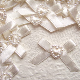 Strikjes satijn hartje