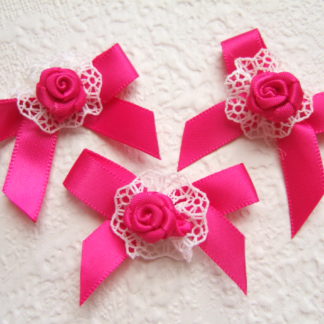 Strikjes roosje kant