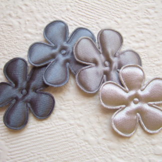 Applicatie bloemetjes satijn