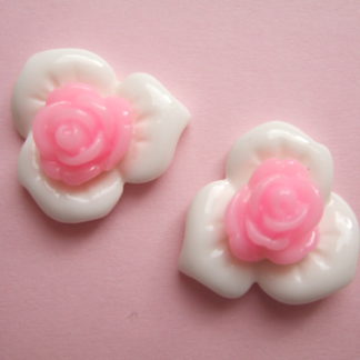Mooie roos bloemen flatback ~ 17 mm ~ Wit